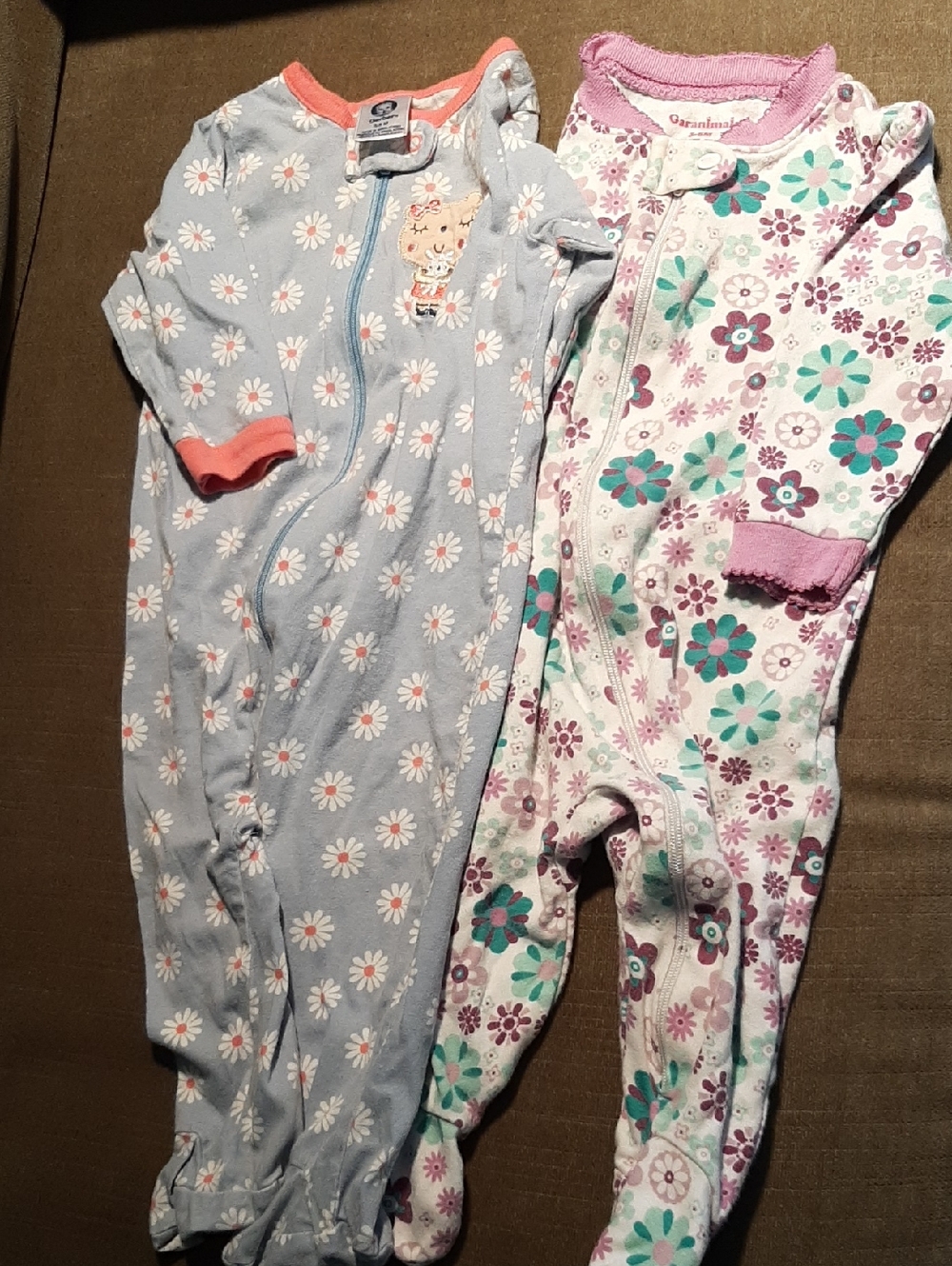 11 Assorted Onesies. Newborn to 3/6 Month - Picture 7 of 9